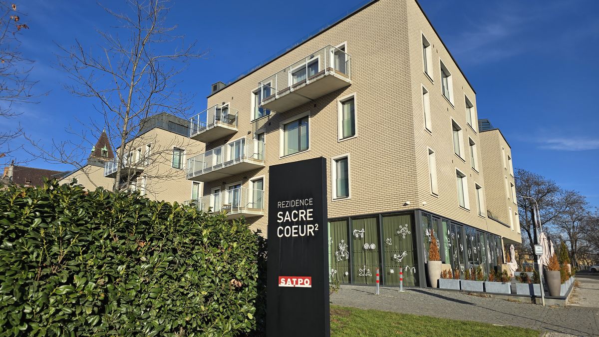 Majitelé bytů v domě na Smíchově platí miliony na poplatcích, nevědí za co